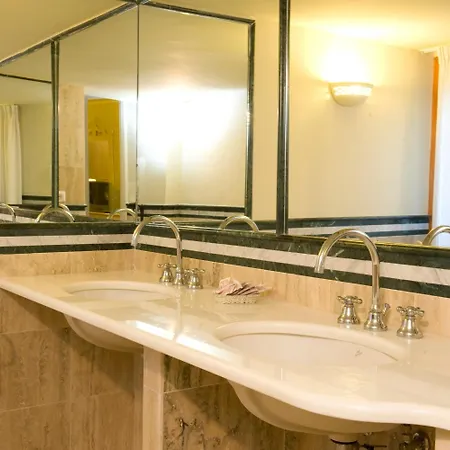 מלון Park Villaferrata 3*